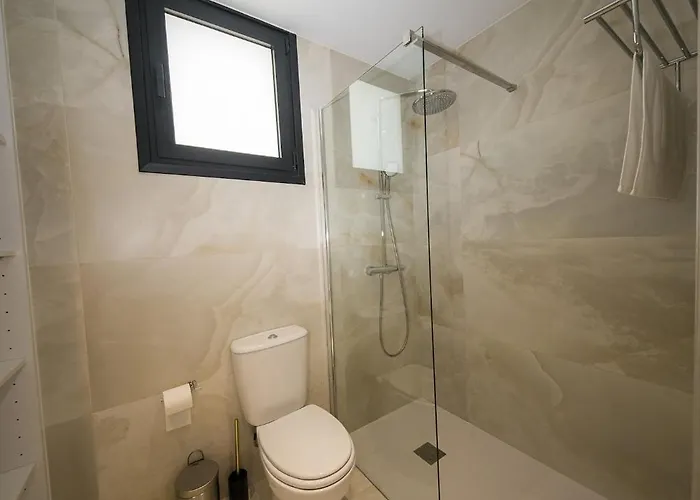 Apartament Casamar - Upscale One-bedroom By The Sea Larnaca