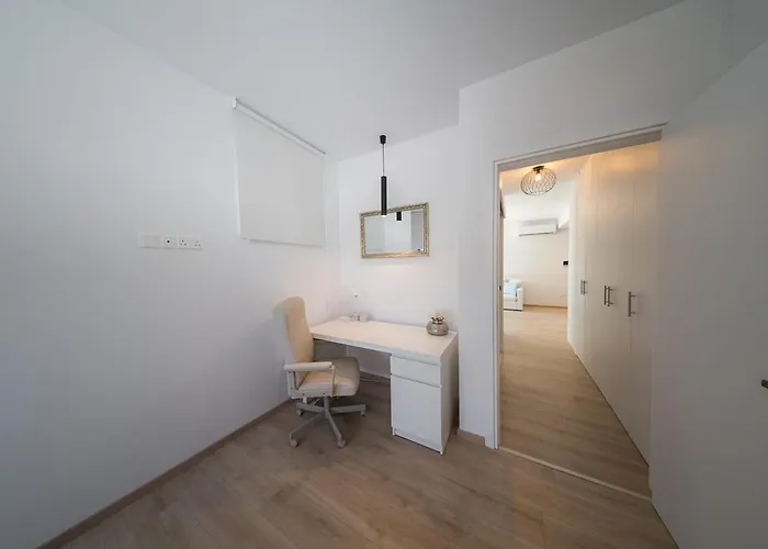 Апартаменты Casamar - Upscale One-bedroom By The Sea Ларнака