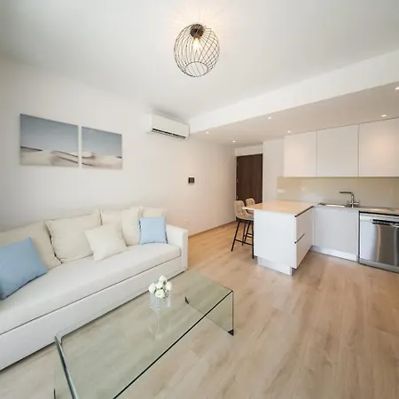 Casamar - Upscale One-bedroom By The Sea Larnaka
