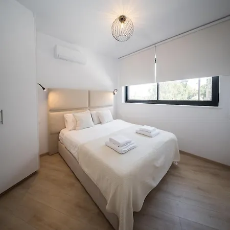 Casamar - Upscale One-bedroom By The Sea Apartment Larnaka