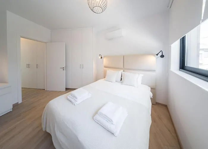 Casamar - Upscale One-bedroom By The Sea Apartment Larnaka