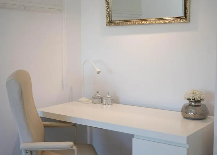 Casamar - Upscale One-bedroom By The Sea Apartment Larnaka